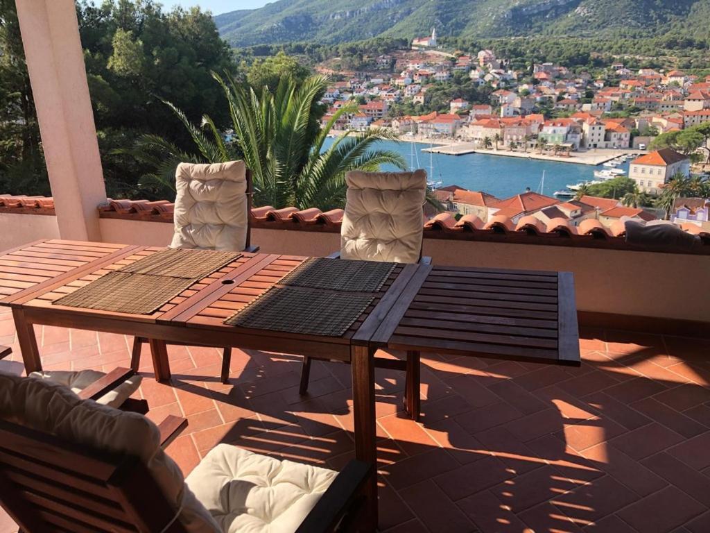 Apartment Bellavista Jelsa 2+2