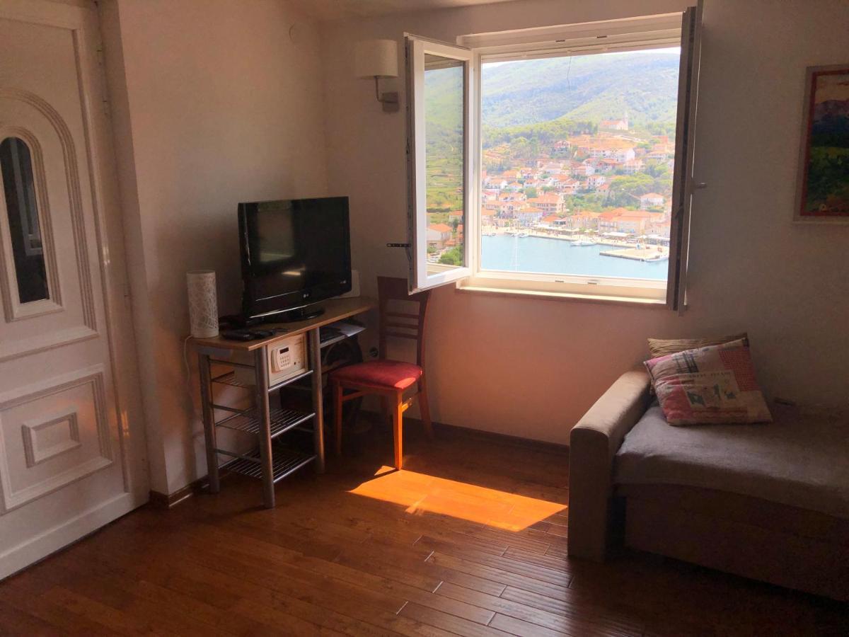Apartment Bellavista Jelsa 2+2 *