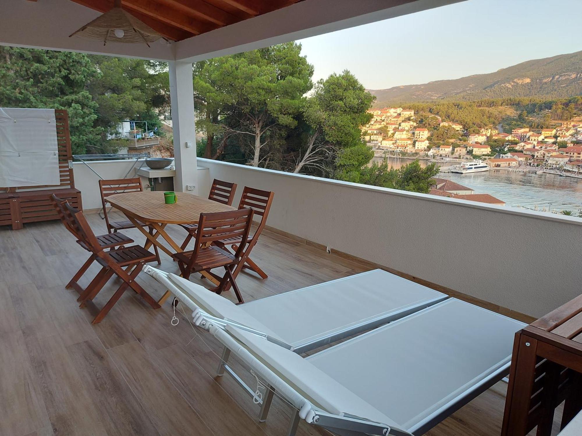 Bellavista Jelsa 2+2 Apartment