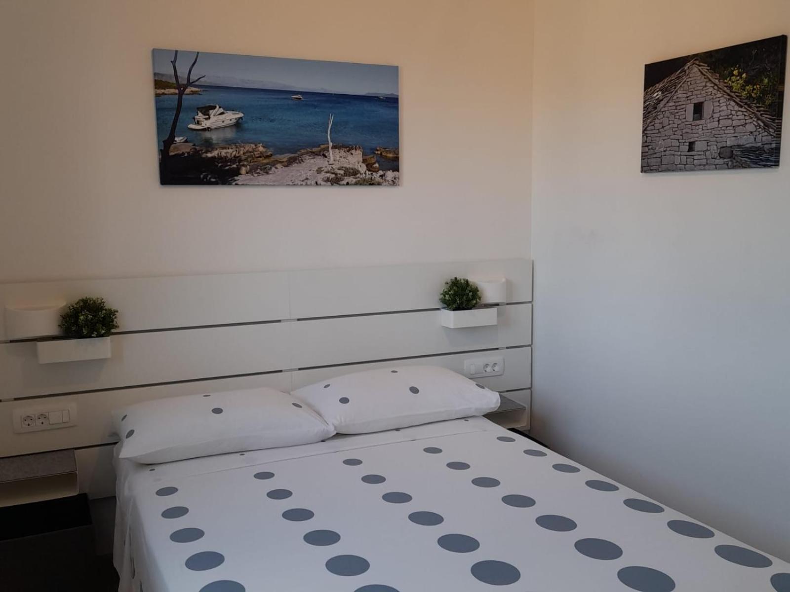 Apartment Bellavista Jelsa 2+2 *