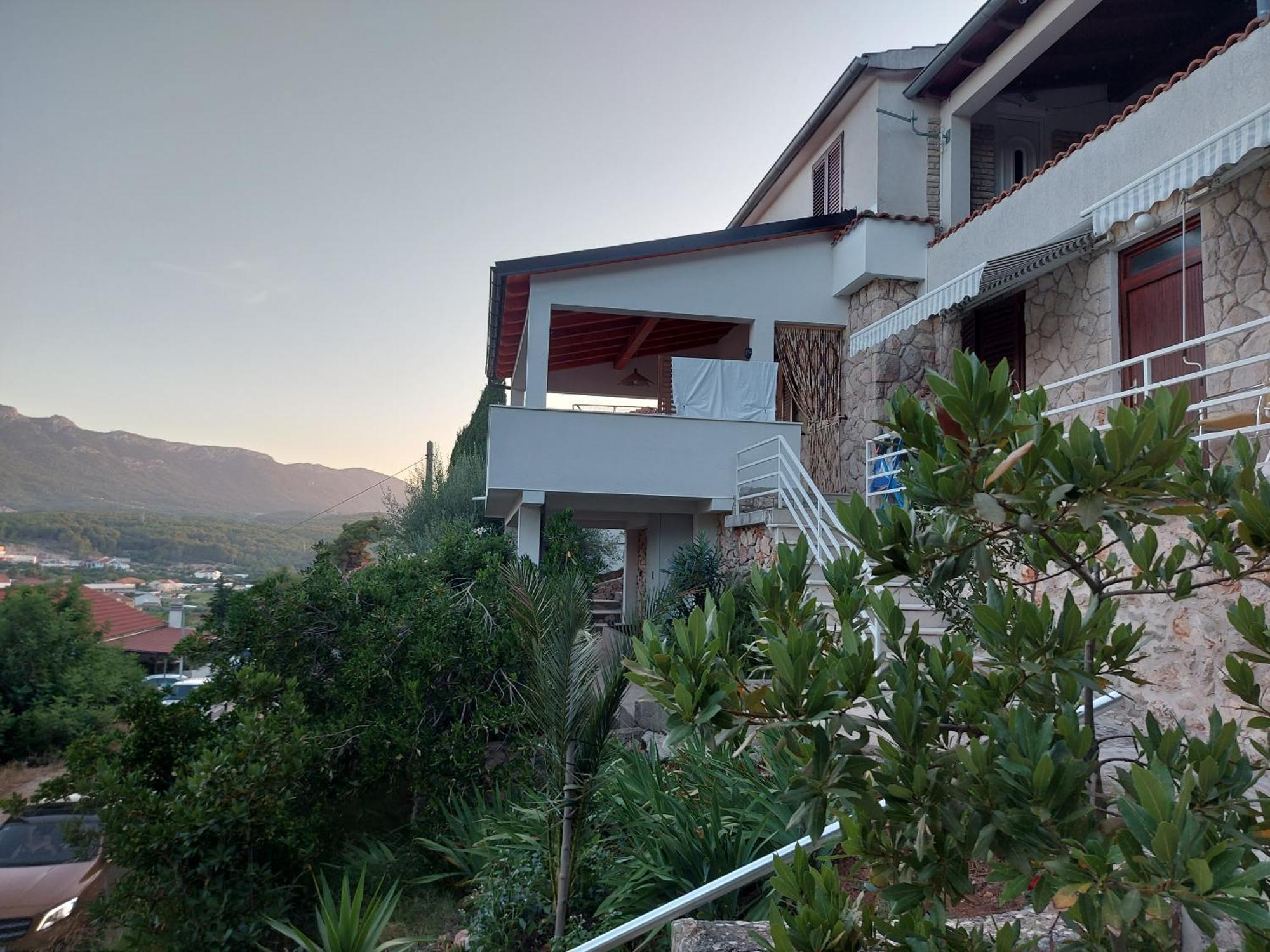Apartment Bellavista Jelsa 2+2 *