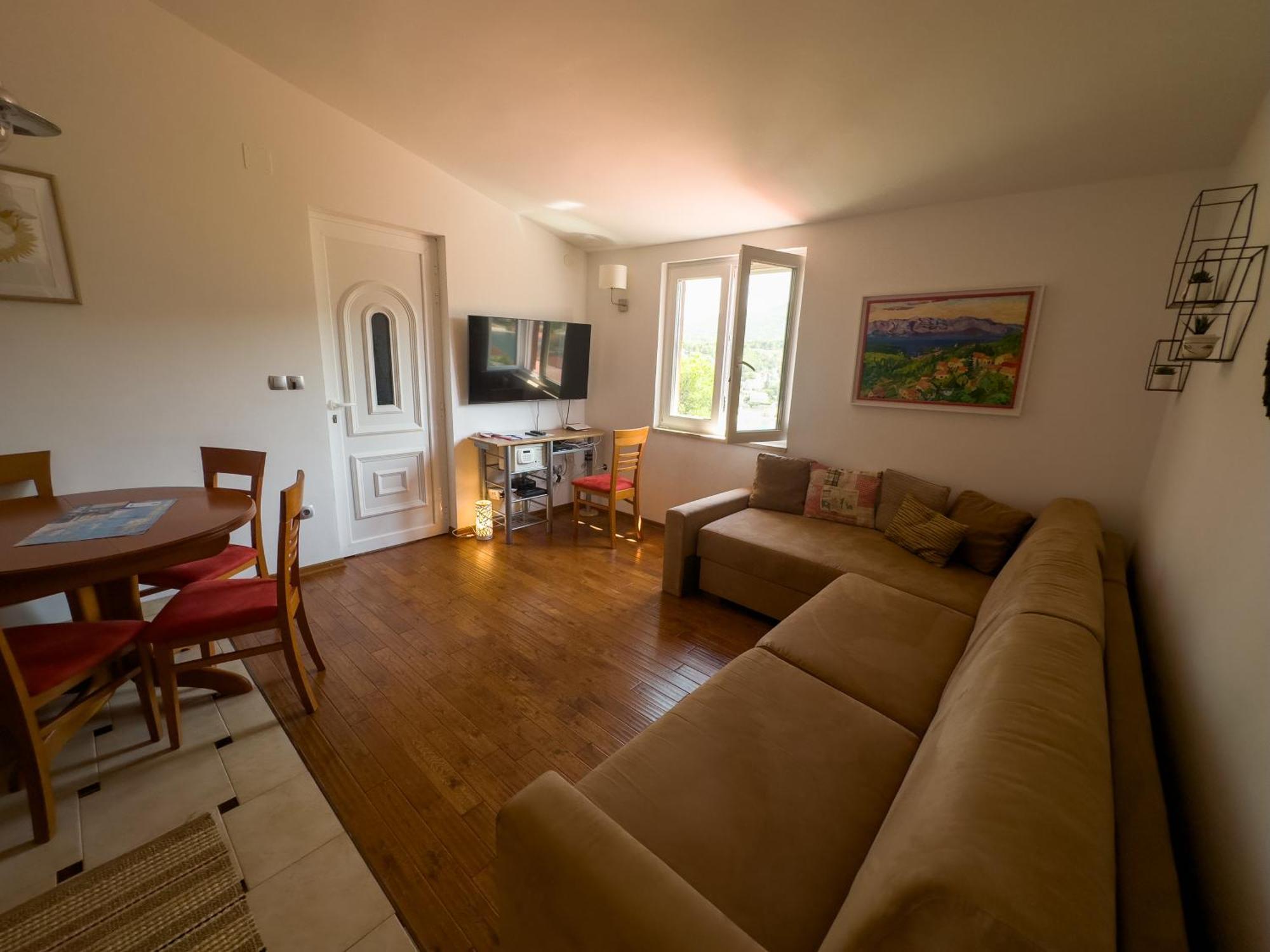 Apartment Bellavista Jelsa 2+2 *