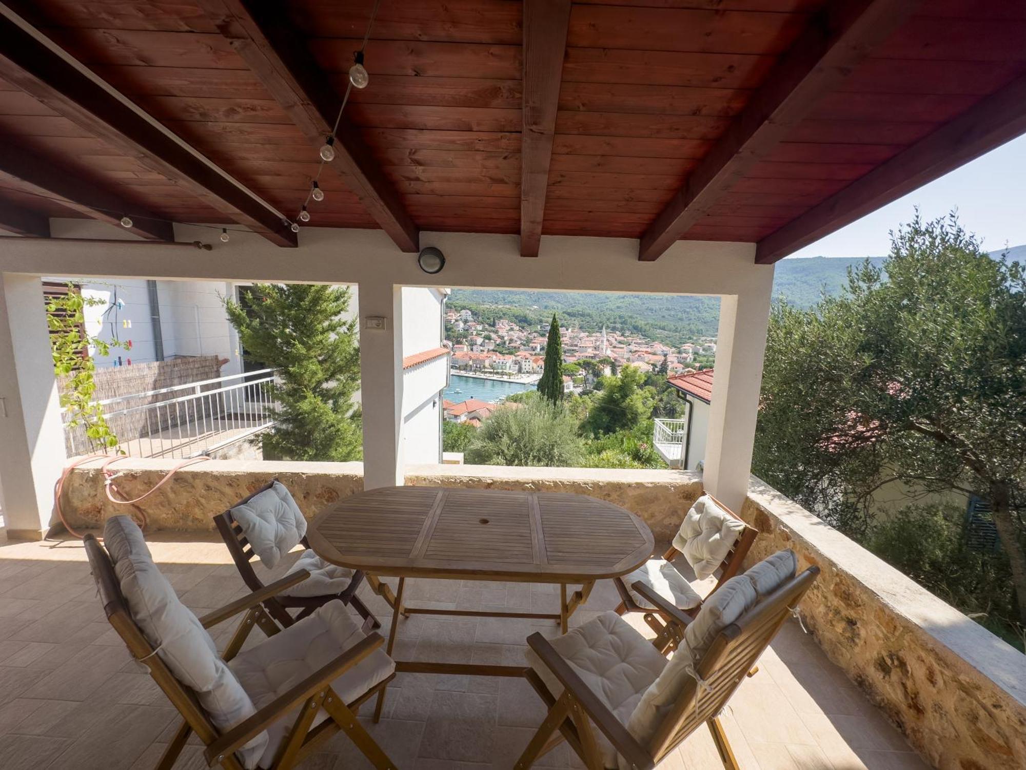 Bellavista Jelsa 2+2 Apartment *